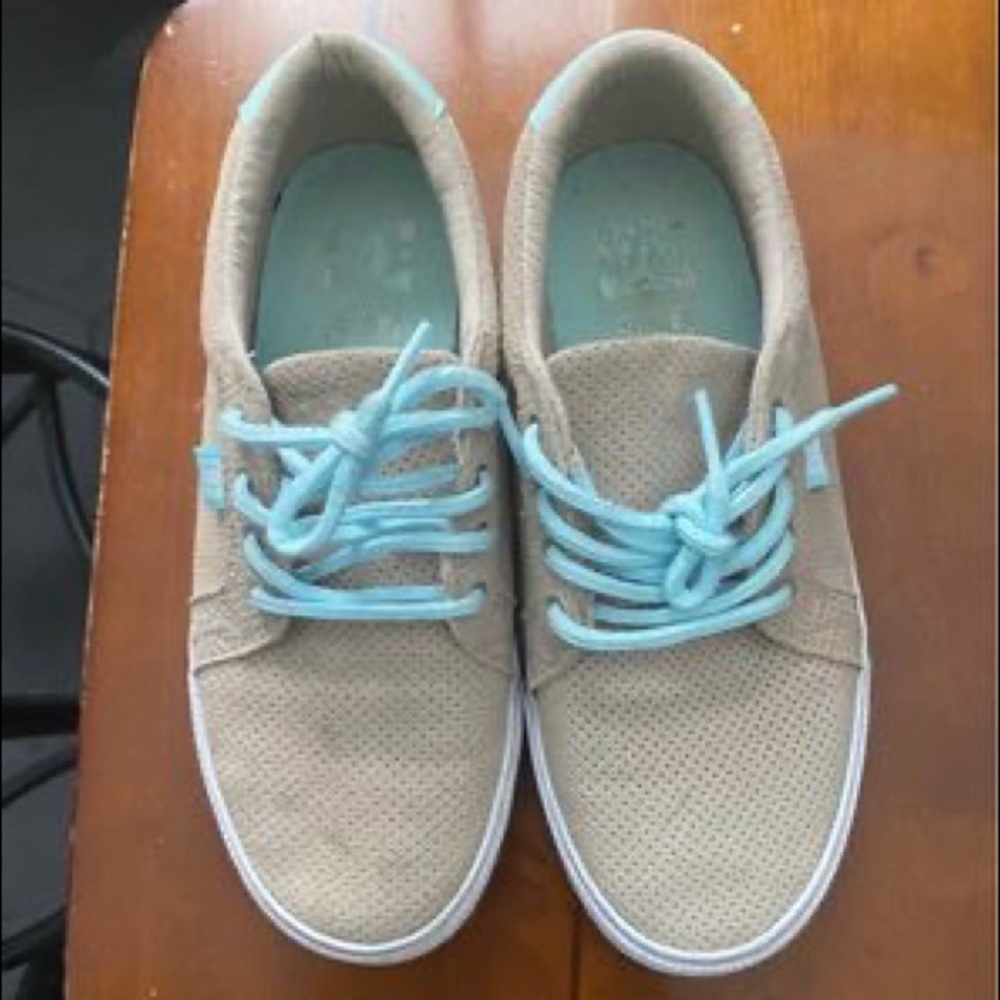 DC Shoes - Picture 2 of 4